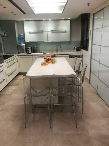 שולחן ארוך למטבח